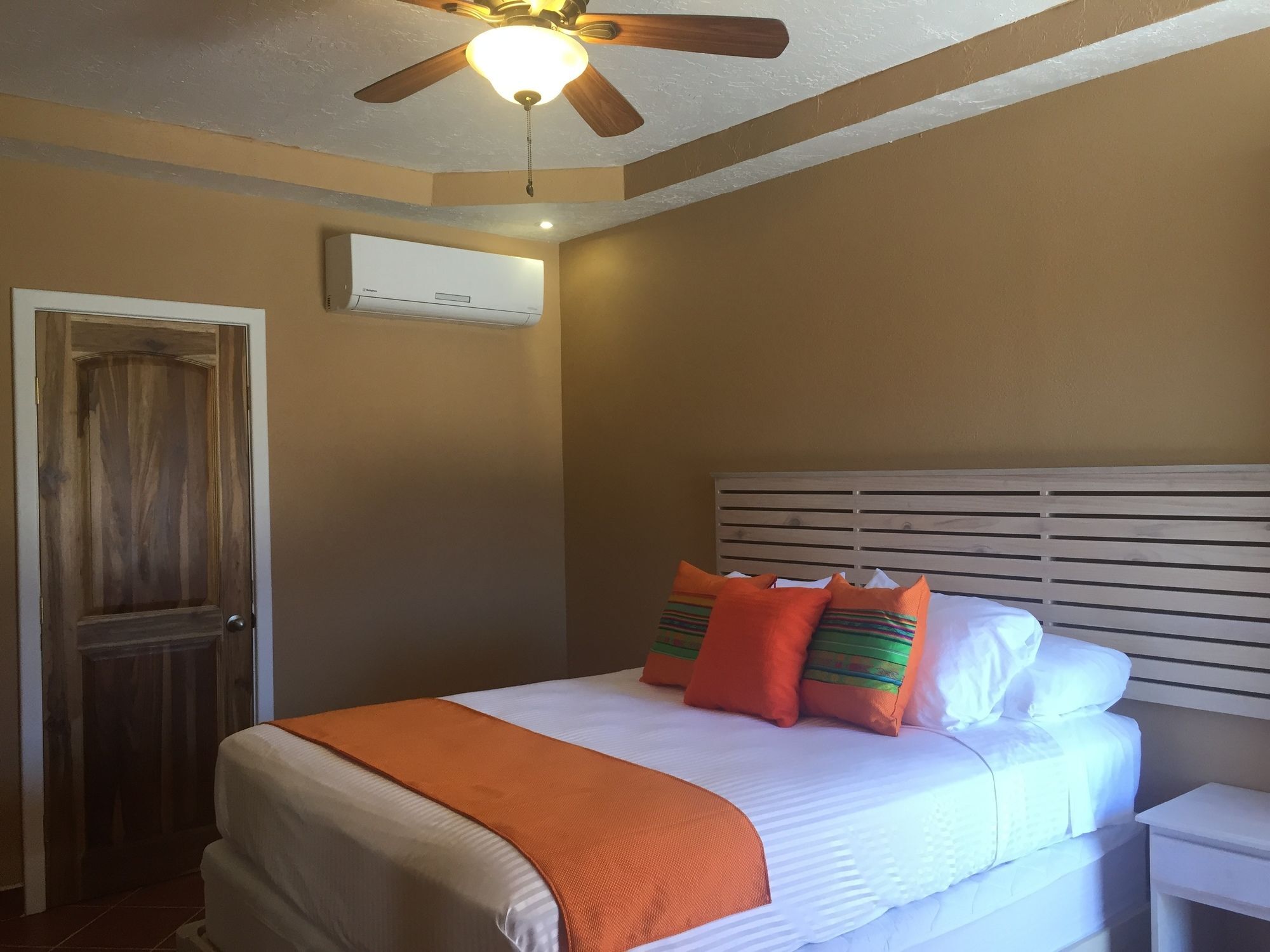 Mr. Tucan Hotel ويست ايند المظهر الخارجي الصورة